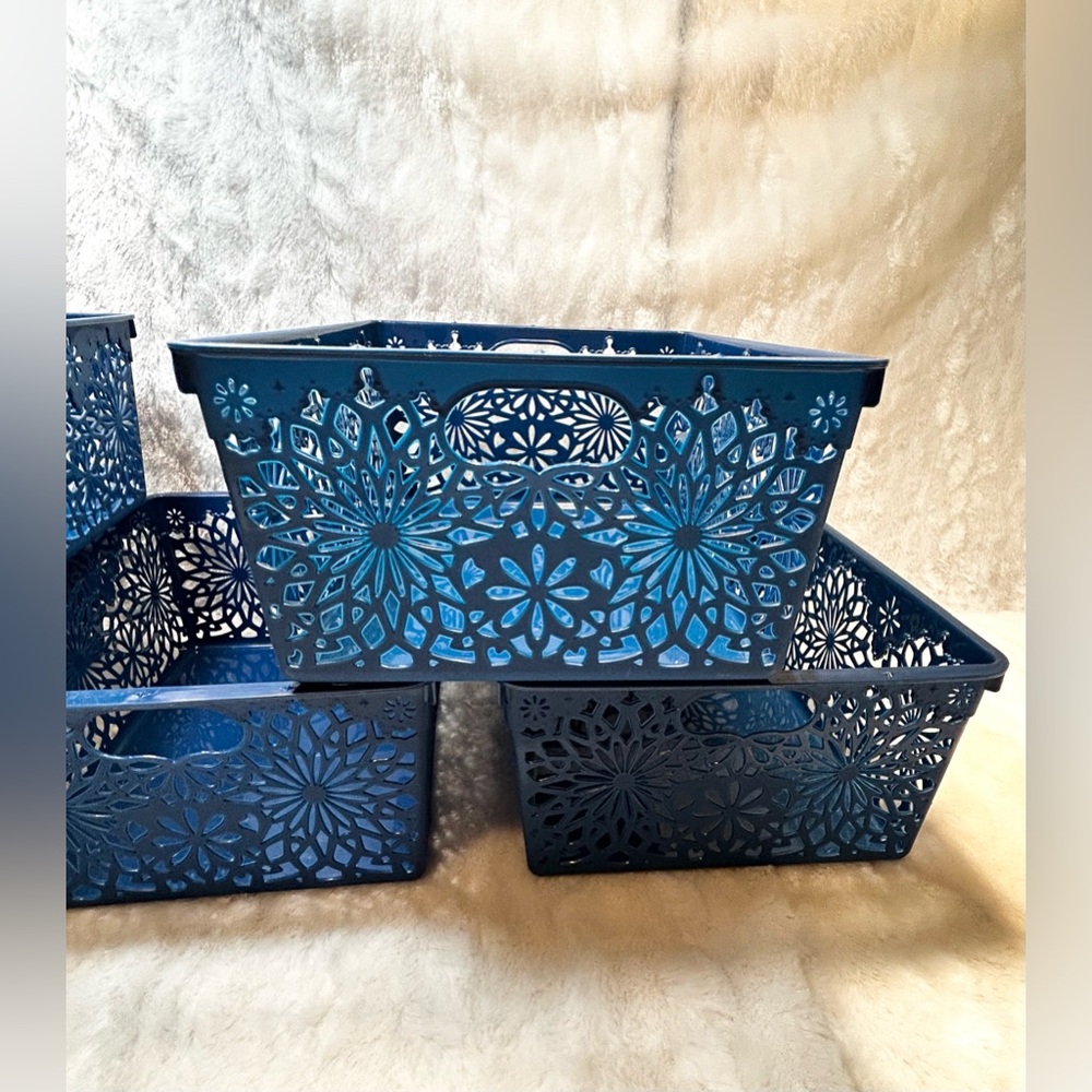 Set of 5 Plastic Daisy Cut Out Storage Baskets Storage Bins Shelf Organizers - Picture 3 of 9